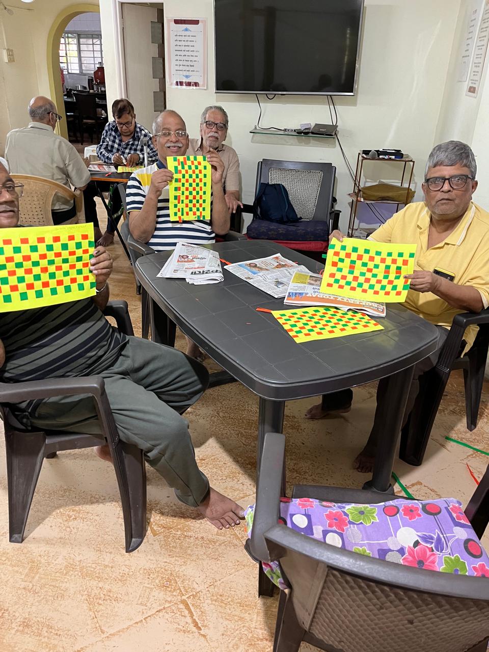 Learning how to weave by using paper!