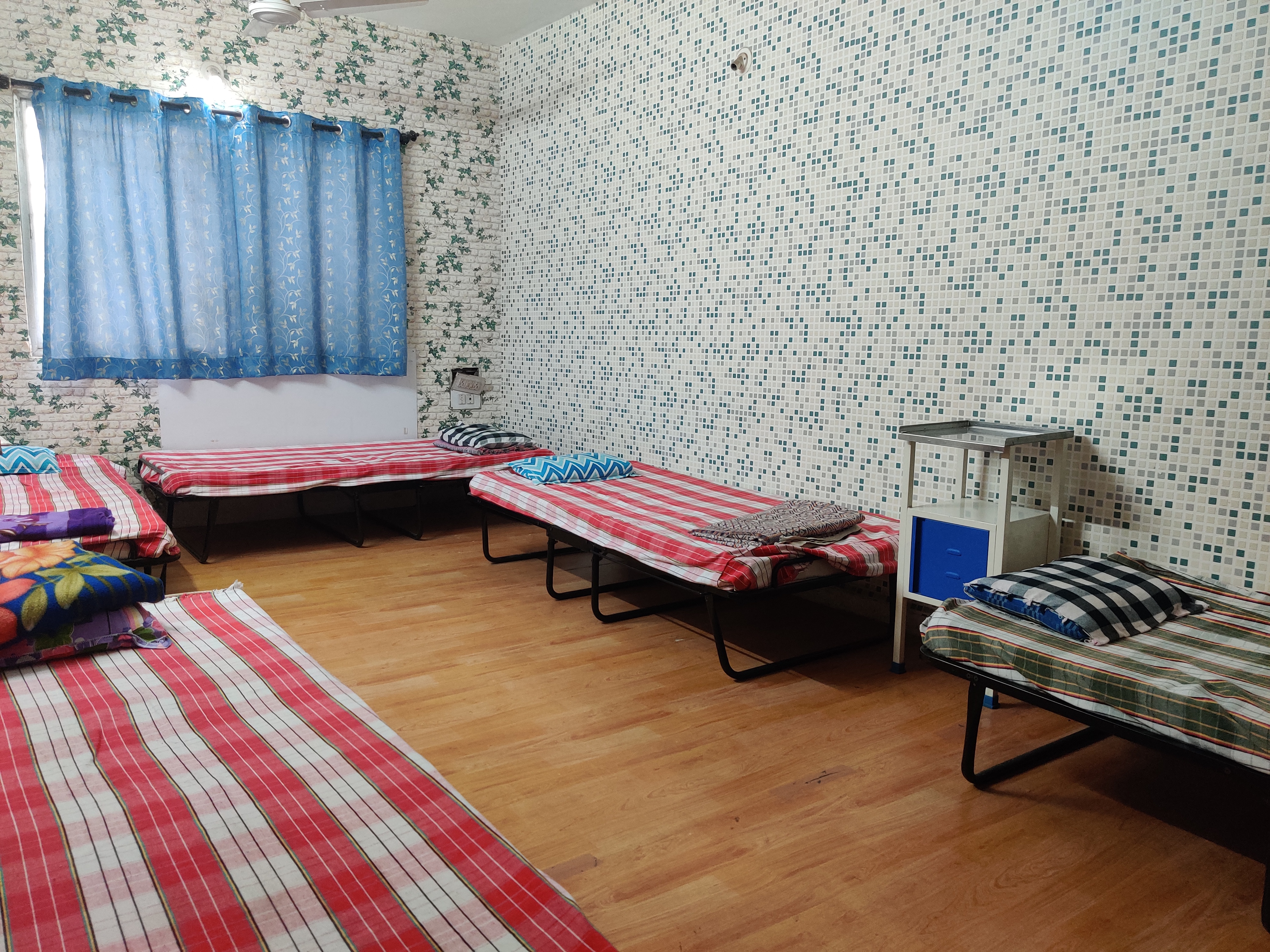 Retiring rooms for afternoon (Male members)